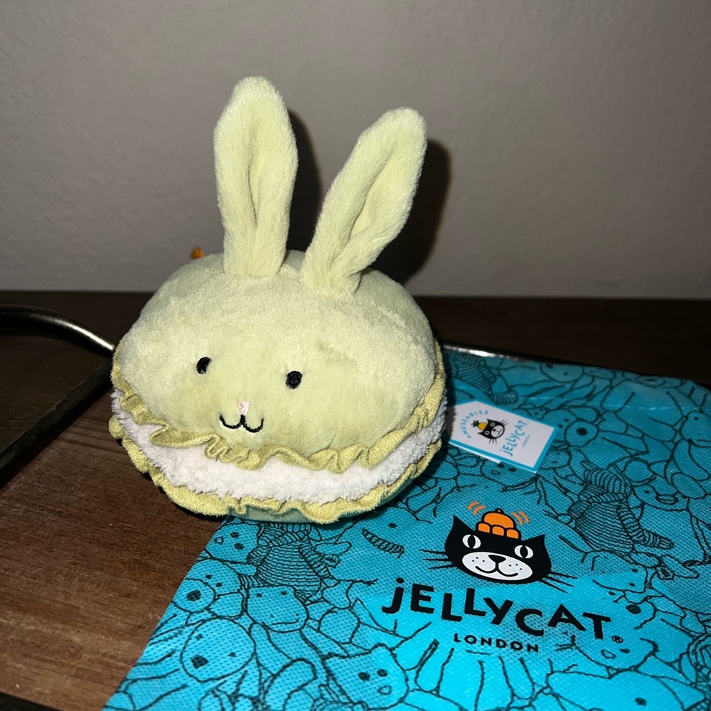 NWT (Retired) Dainty Dessert Bunny Macaron
